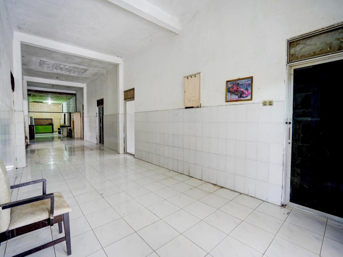 Spot On 92876 Homestay Kedamean Gresik Екстер'єр фото