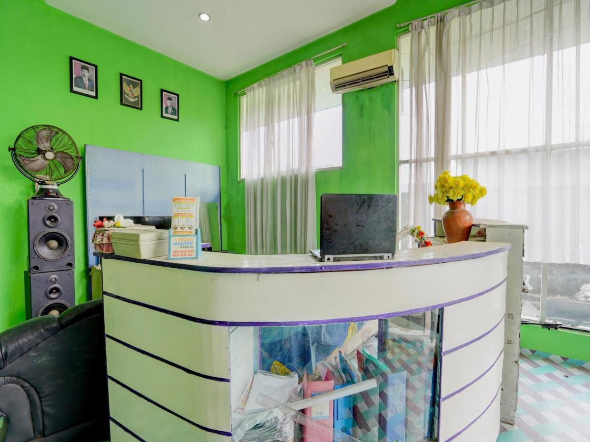 Spot On 92876 Homestay Kedamean Gresik Екстер'єр фото