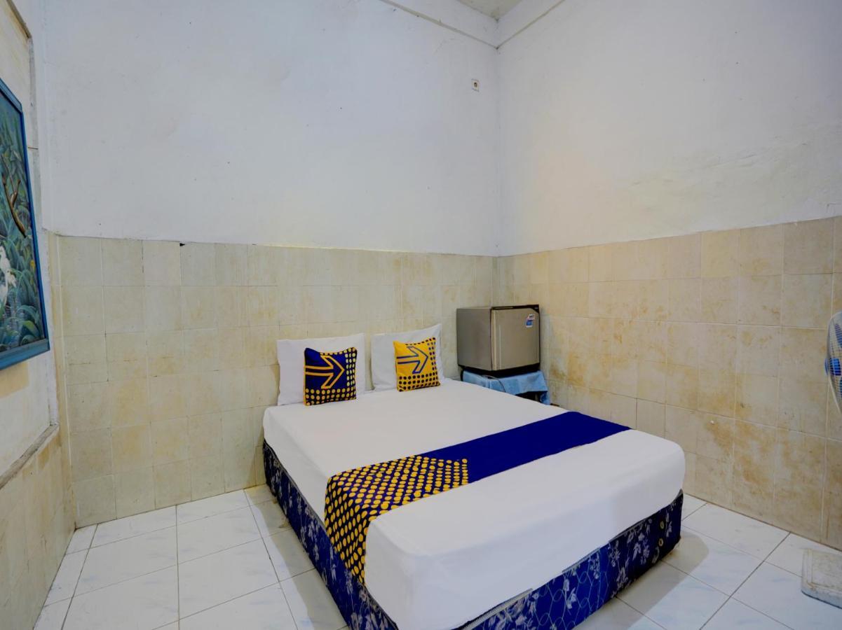 Spot On 92876 Homestay Kedamean Gresik Екстер'єр фото