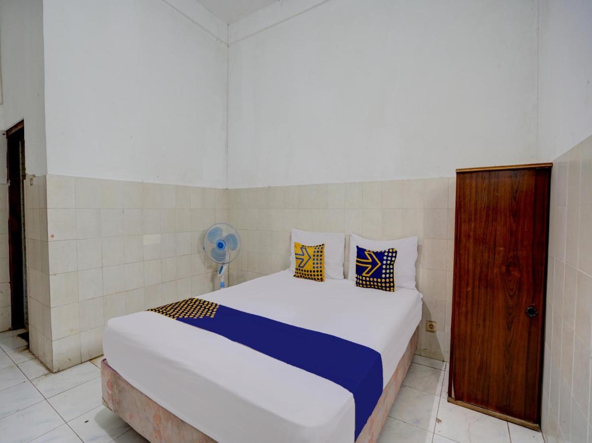 Spot On 92876 Homestay Kedamean Gresik Екстер'єр фото