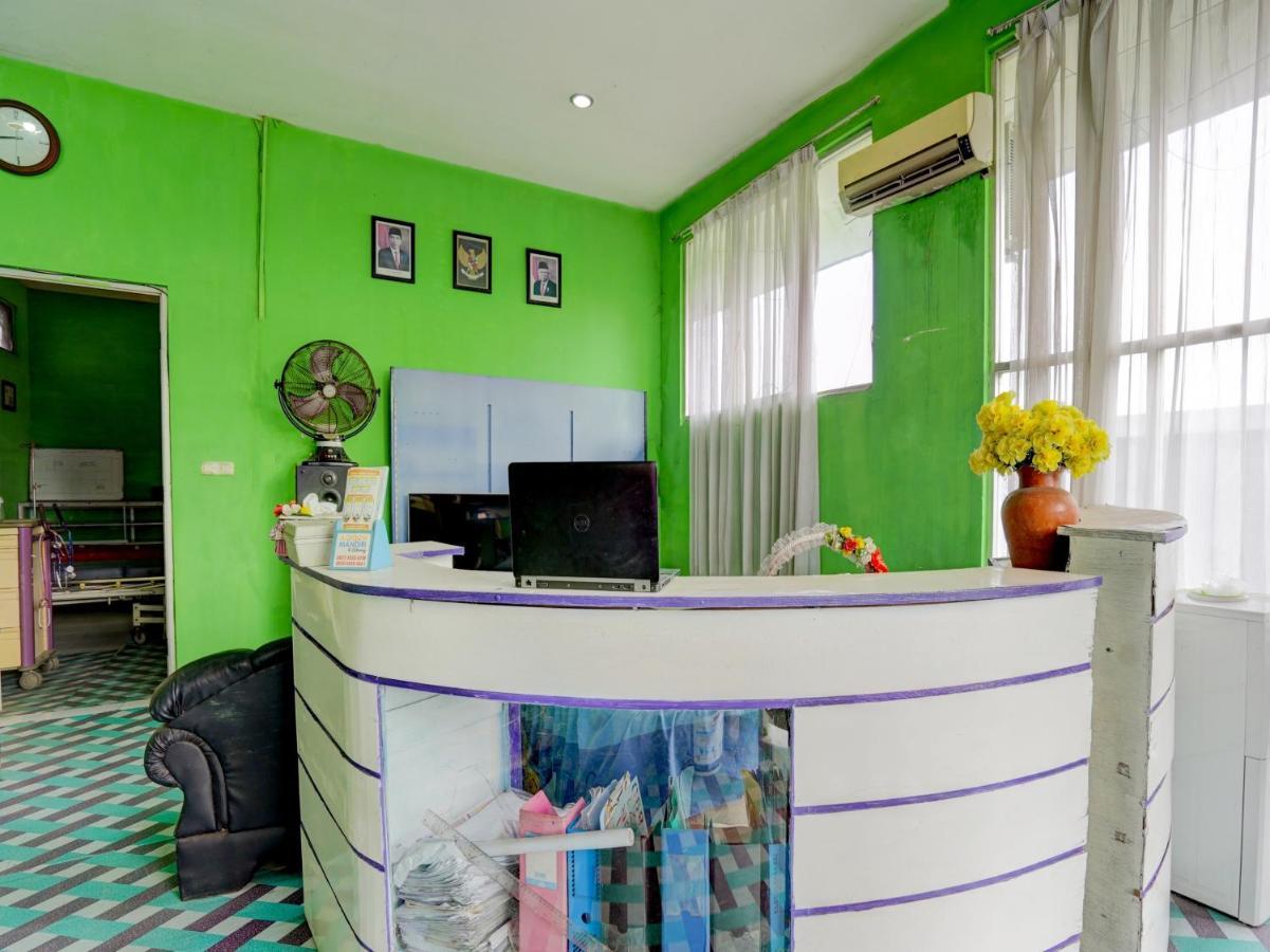 Spot On 92876 Homestay Kedamean Gresik Екстер'єр фото