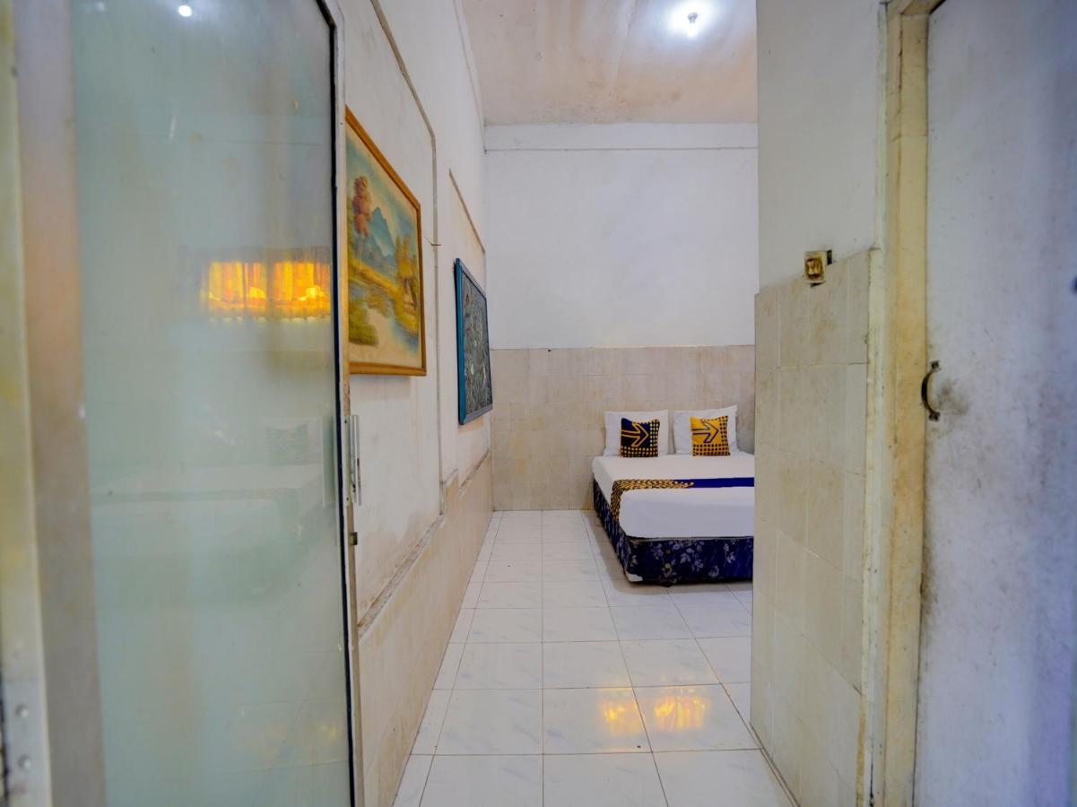 Spot On 92876 Homestay Kedamean Gresik Екстер'єр фото